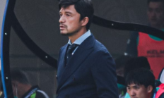 爱游戏体育:亚泰主帅谢晖下课，在商谈解约事宜，球队11轮1胜中超垫底