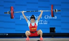 爱游戏体育:举重亚锦赛：赵金红包揽女子45公斤级三项冠军 打破抓举世界纪录